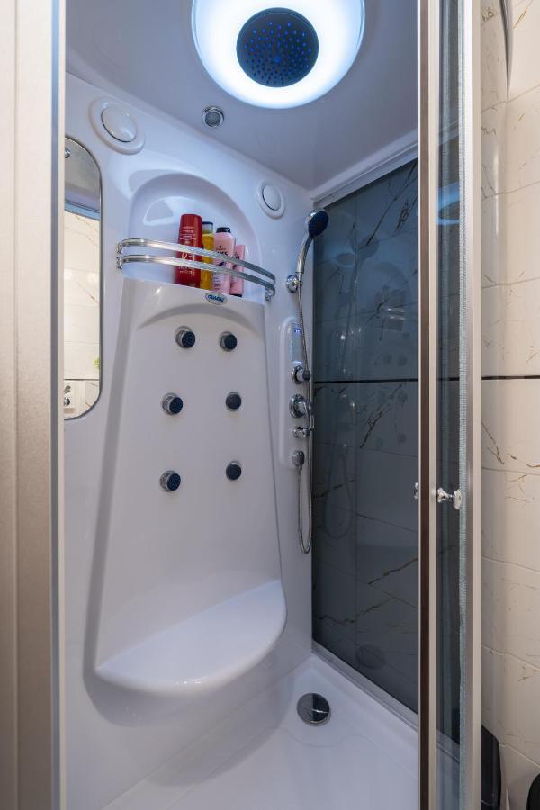 Apartamento Joya Mia - The Soul Of Riga & Free Parking Exterior foto